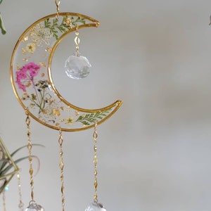 Pink Pressed Floral beautiful Suncatcher / Rainbow Maker / Light Catcher/ flowers / fairy / cottage core / gift idea / Wall decor