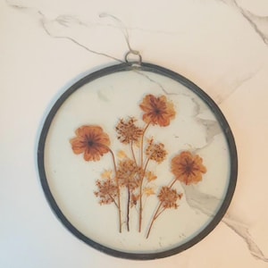 Featured Item Of The Old Kettle Vintage Pressed Flowers Circular Shaped Sun Catcher Boho Vintage Style Glass Art Style Read Description