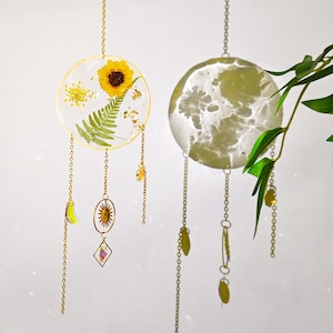 Dried Flower Inlaid Crystal Suncatcher, Boho Rainbow-Making Window Hanging,Decorative Accent for Home & Balcony,Ideal Gift for Nature Lovers
