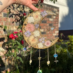 Dried flower resin moon sun catcher